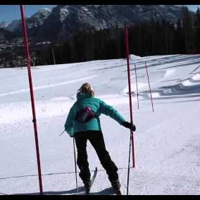Embedded thumbnail for Terrain de jeu à ski